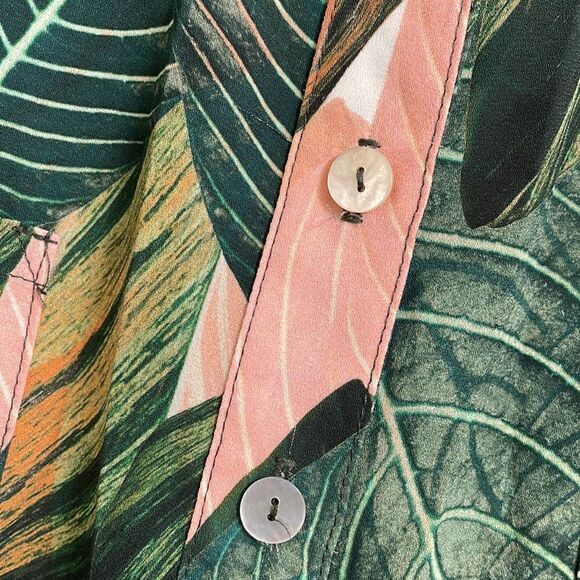 Show Me Your MuMu peach green tropical leaf button down Murphy top, size M - Picture 3 of 7